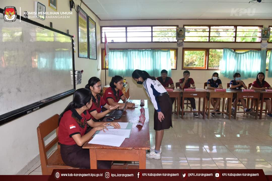 Monitoring Pelaksanaan Pemilos  di SMAN 1 Amlapura 9 Desember 2022