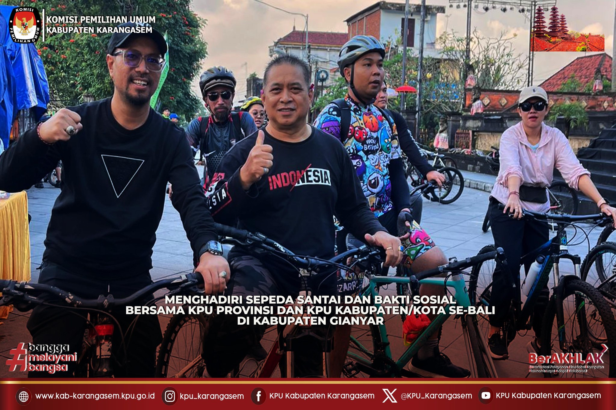 Sepeda Santai dan Bakti Sosial Bersama  KPU  Se-Bali di Kabupaten Gianyar, Jumat (25/7).