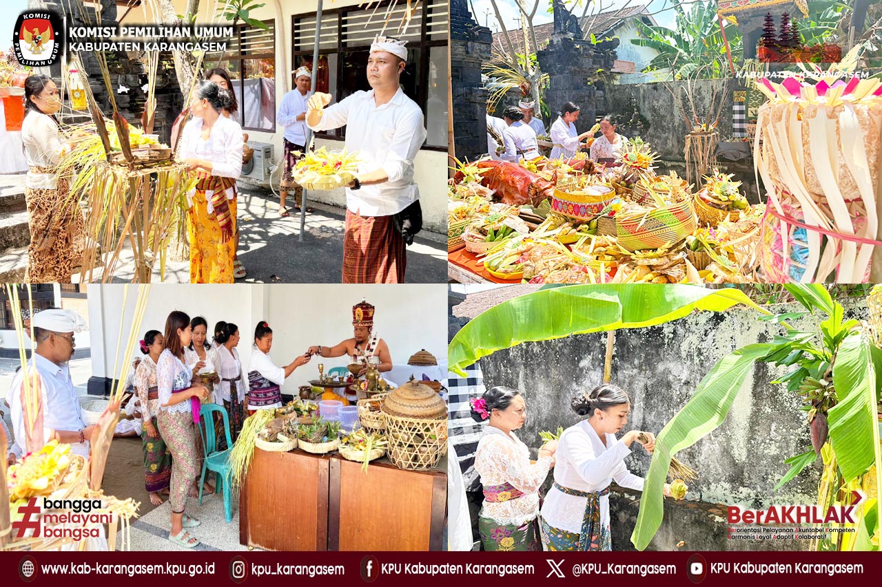 Sembahyang Bersama Hari Raya Saraswati di Padmasana Kantor KPU Karangasem, Sabtu (6/9).2025