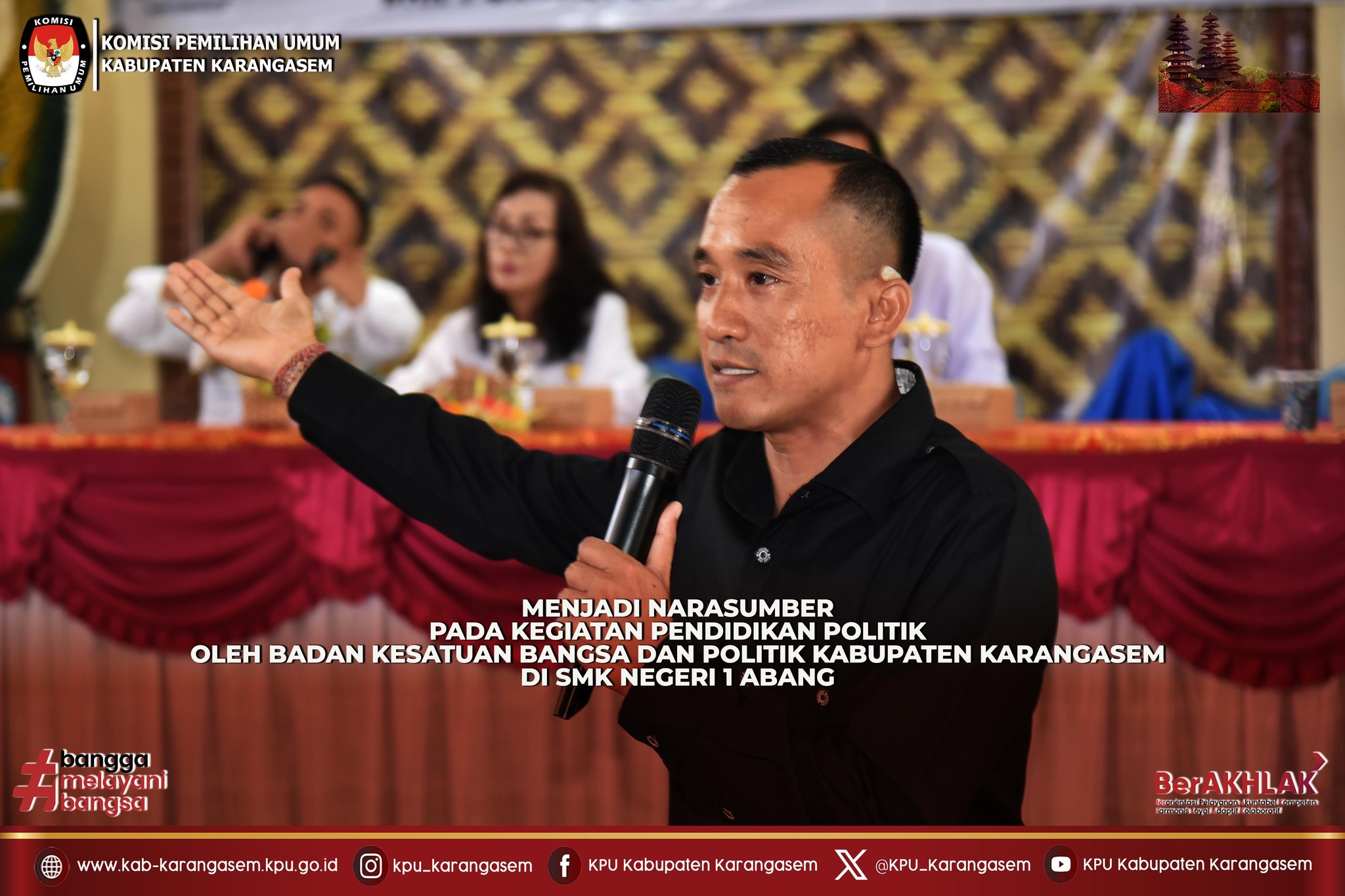 menjadi narasumber kerjasama dengan Kesbang Pol Kab Karangasem di SMK Negeri 1 Abang, Rabu (15/10).