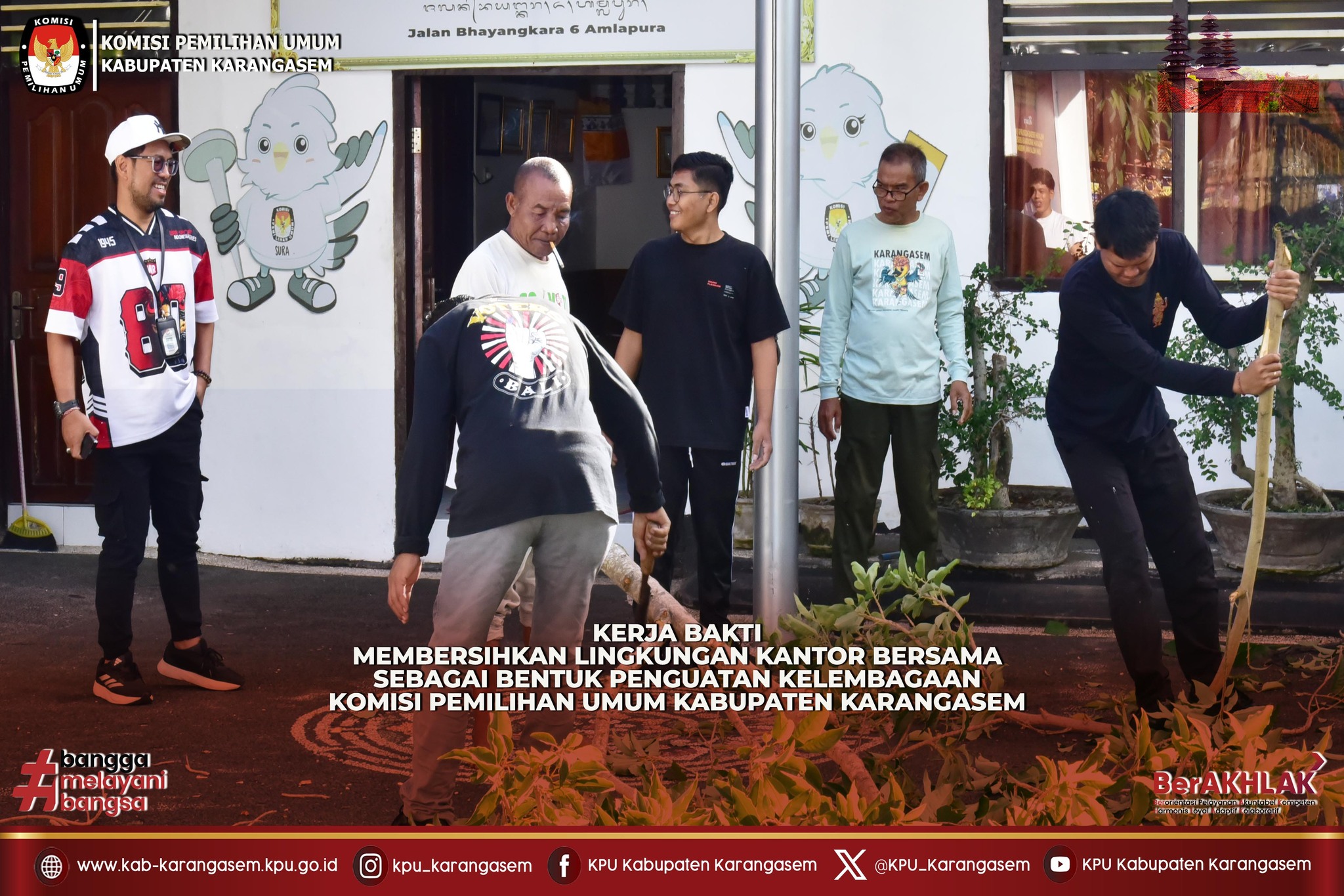 Kerja Bakti di lingkungan kantor KPU Kab.Karangasem, Jumat 9/1/2026