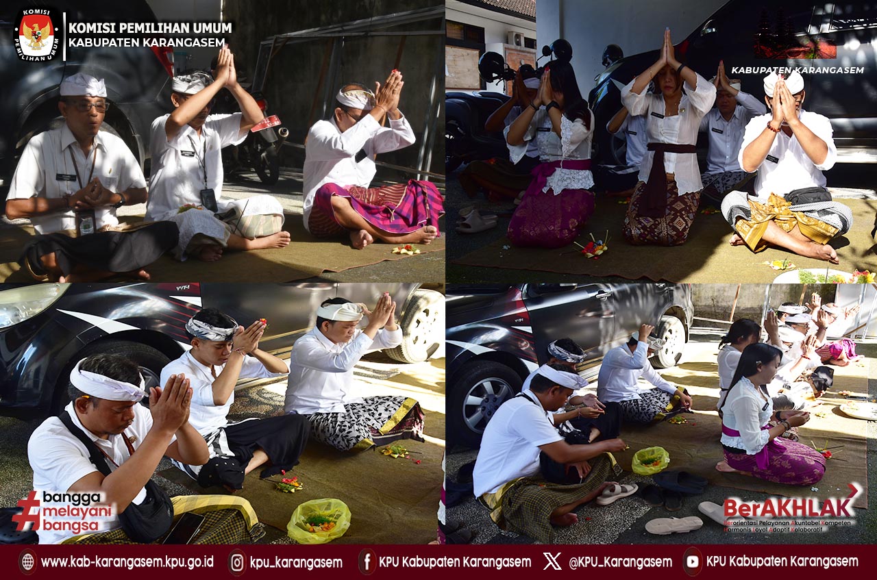Sembahyang Bersama Hari Raya Purnama Sasih Kedasa di Padmasana , Kamis (2/4/2026).