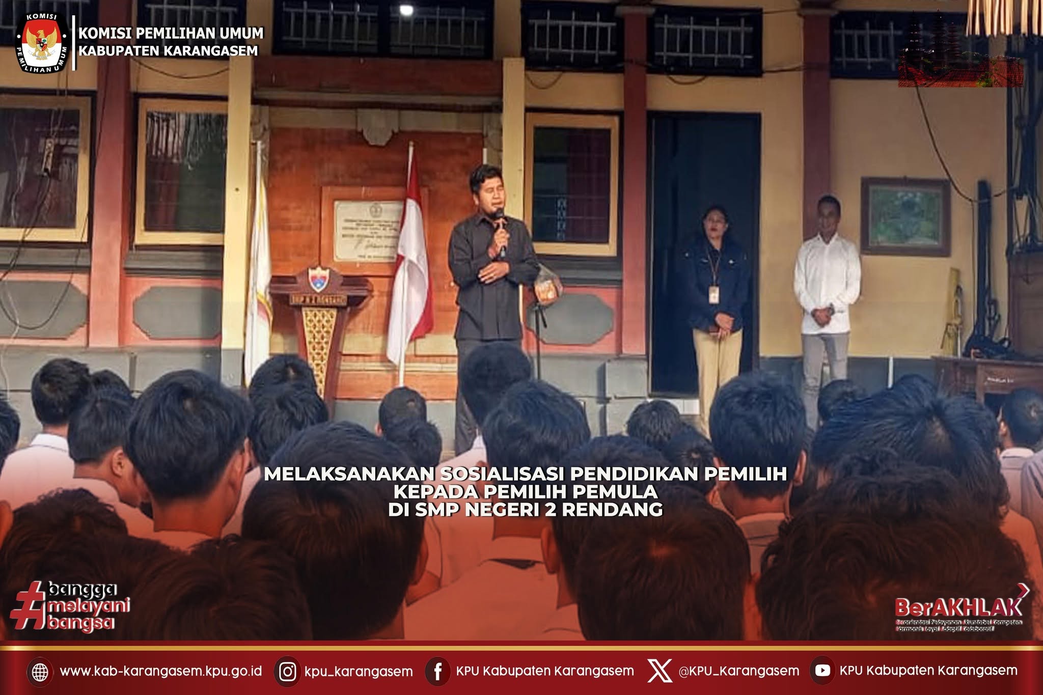 Ajak Siswa SMP Negeri 2 Rendang Pahami Demokrasi Sejak Dini  Selasa (12/5/2026).